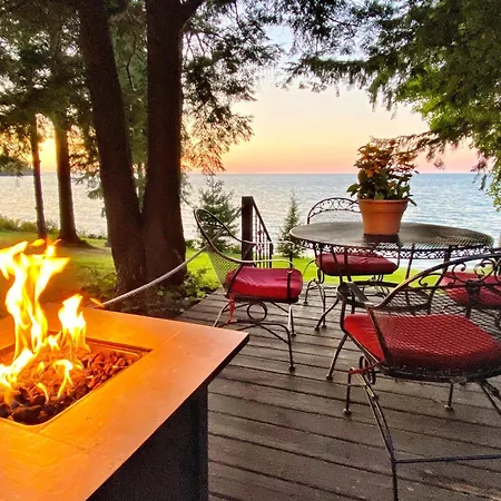 Pine Cottage Lakefront Hot Tub Fire Pit